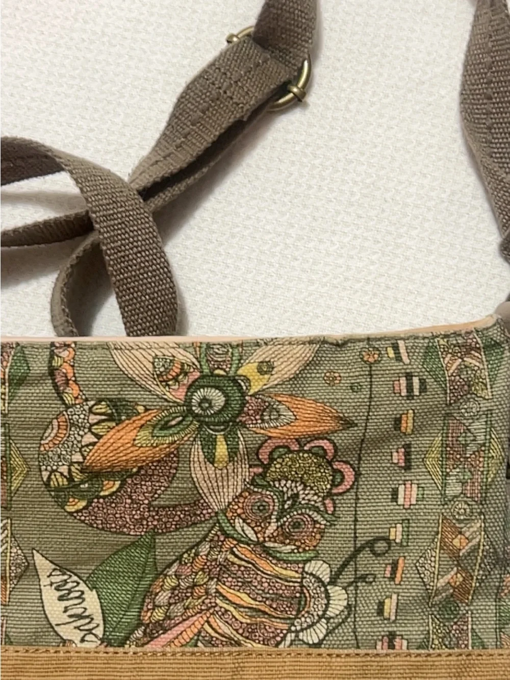 Sakroots - Artist Circle Soft
Crossbody Bag with
Adjustable Strap - OS - Picture 8 of 16